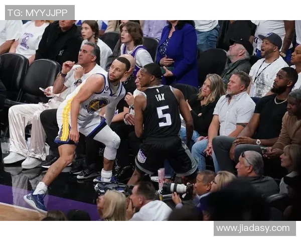 湖人对阵鹈鹕中场音乐盛宴精彩回顾与球迷互动热情瞬间