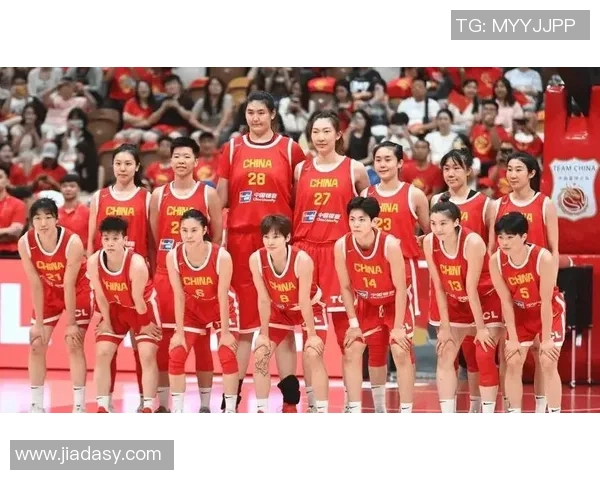 中国女篮热身赛迎战加美明星队展现实力与团队合作的精彩对决